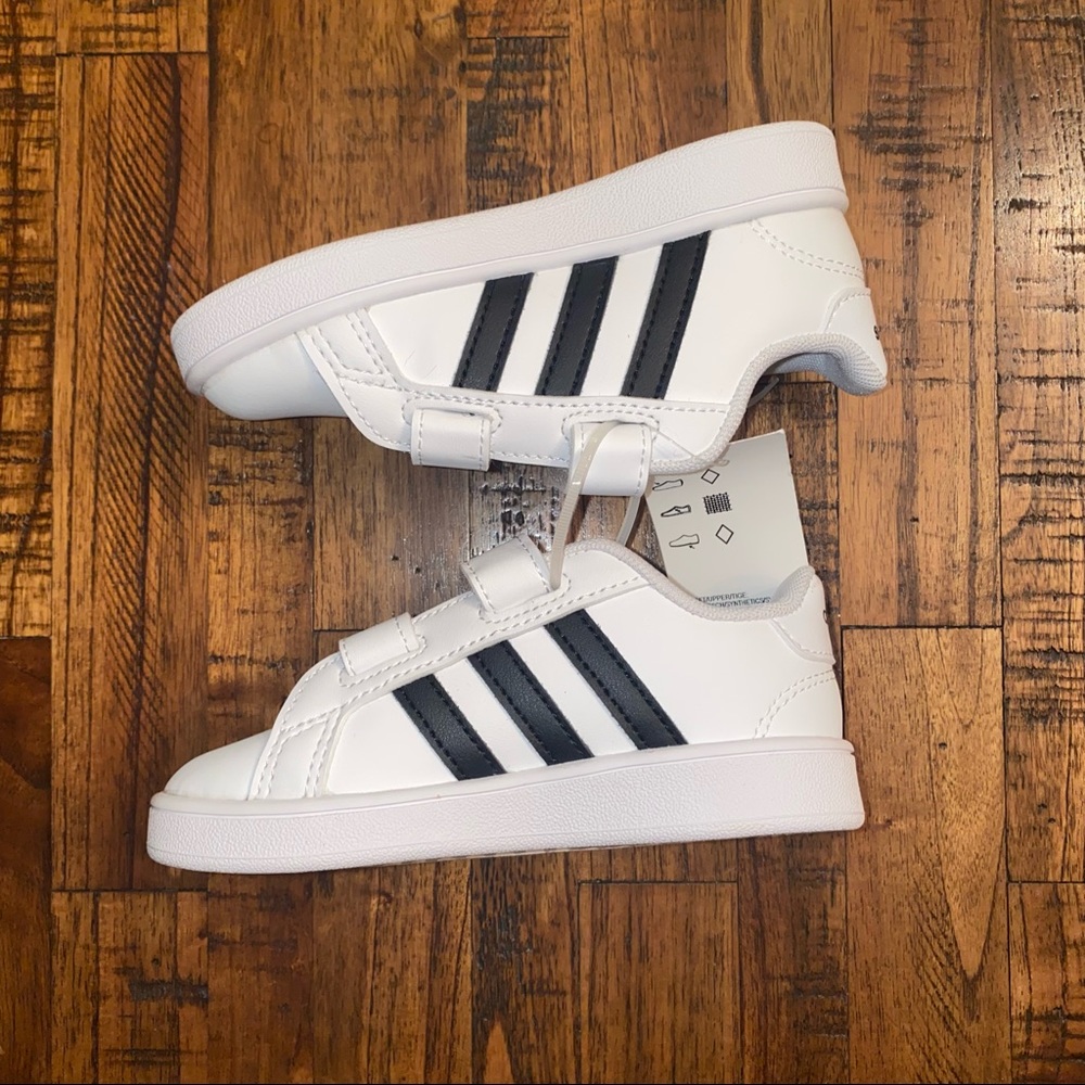 NWT children’s Adidas sneakers. Size 8. Unisex.